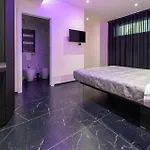 Punto Zero Lux Il Primo Boutique Concept A * Reggio Emilia