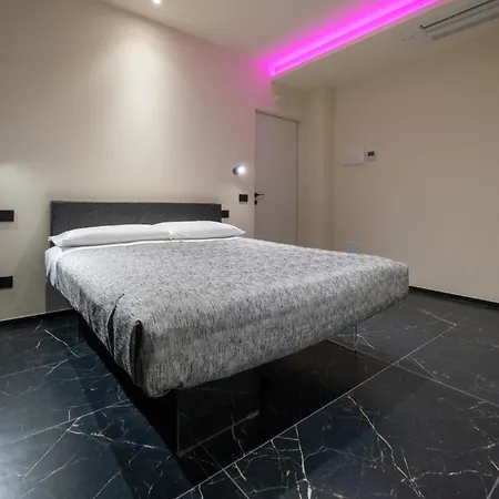 アパート Punto Zero Lux Il Primo Boutique Concept A レッジョ・エミリア